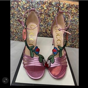 Gucci Pink Ophelia leather sandals!